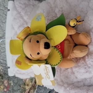 DISNEY STORE NWT NEW WINNIE THE POOH BEAR BEAN BAG PLUSH FLOWER